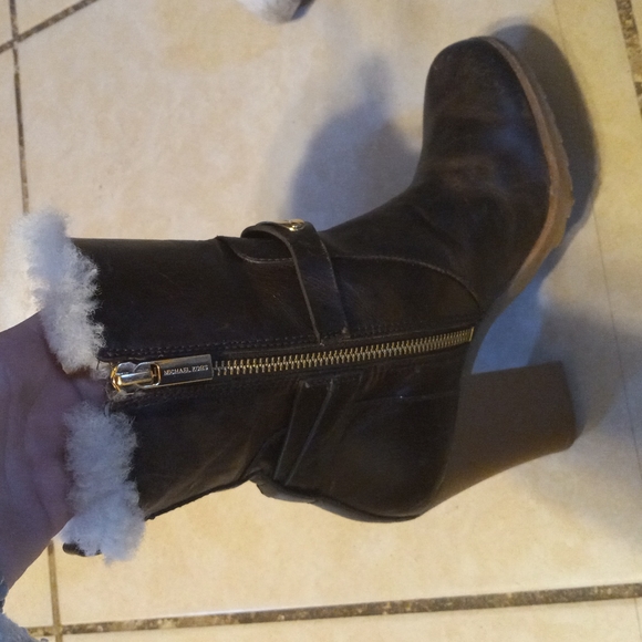 Michael kors boots - Picture 2 of 5